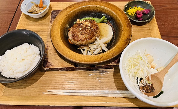 【写真】合挽ハンバーグの定食