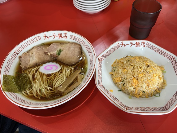 【写真】中華そば + にんにく半チャーハンのセット