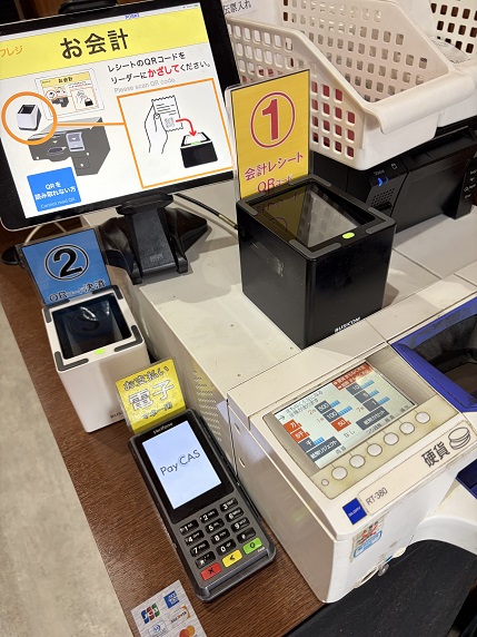 【写真】客側セルフ方式のキャッシュレス対応会計システム