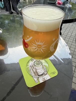 【写真】会場で渡される専用グラスとベルギービール