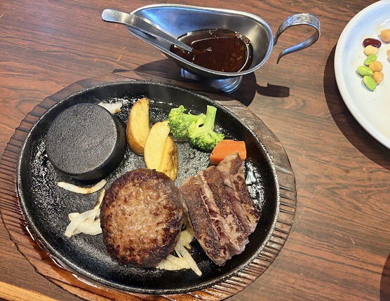【写真】カットサーロインステーキ＆あさくまハンバーグ
