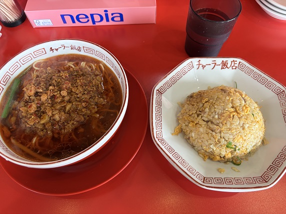 【写真】台湾ラーメンと半ニンニクチャーハンのセット